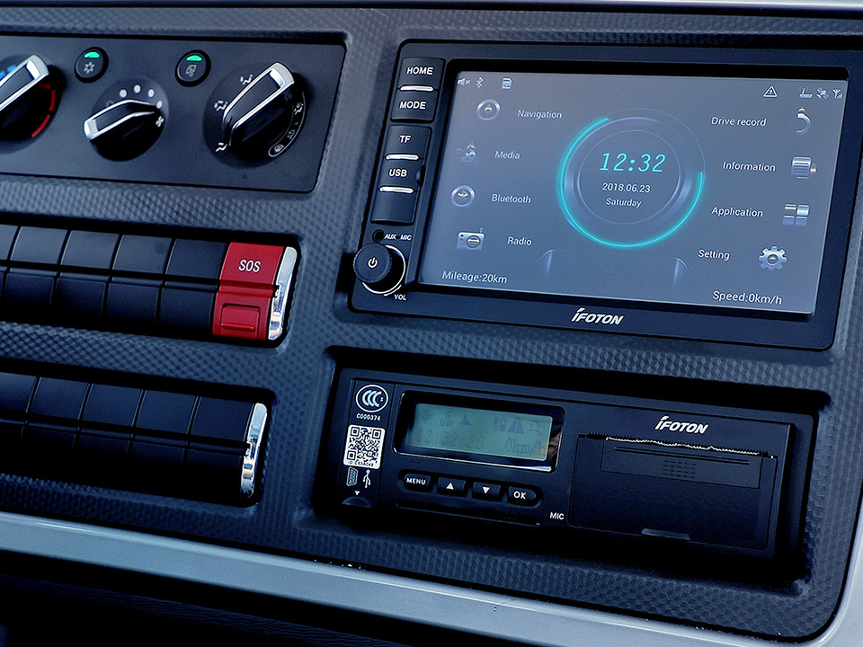 Foton Auman D infotainment and controls