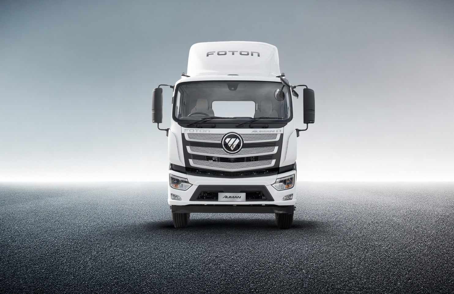 Foton Auman D front three-quarter view