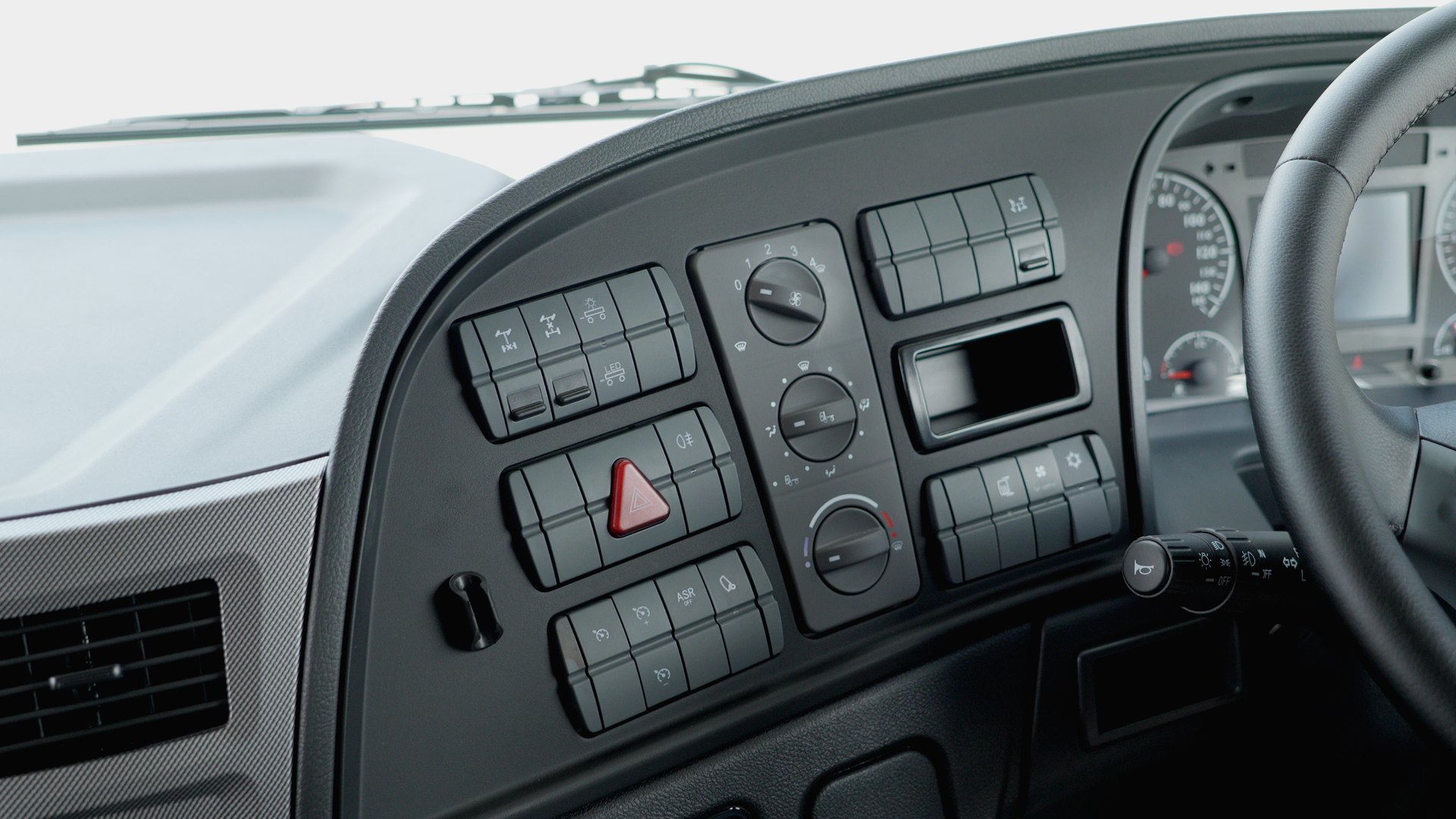 Auman 460HP AMT 6*4 dashboard controls