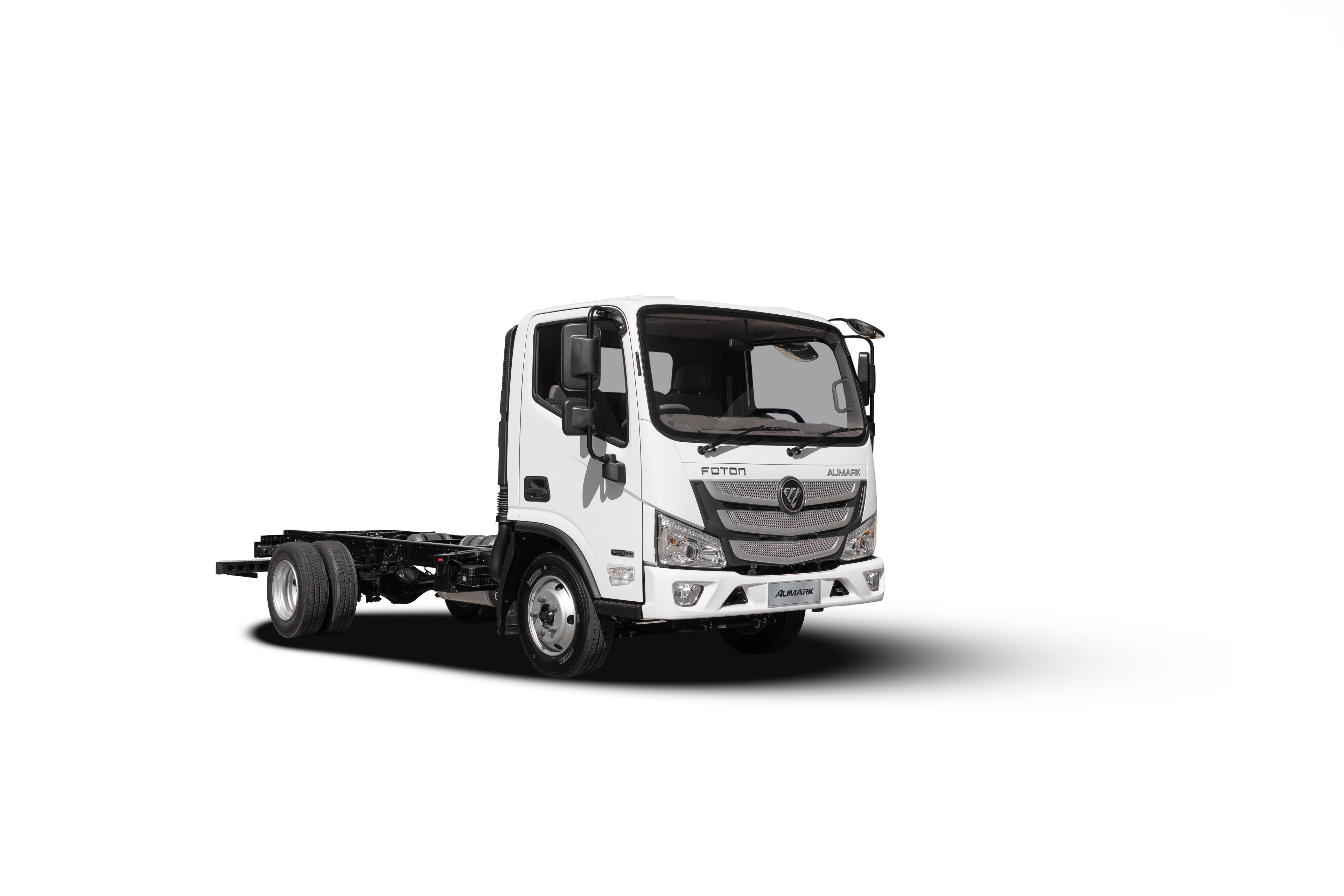 White Foton Aumark 3 150 MT front three-quarter view