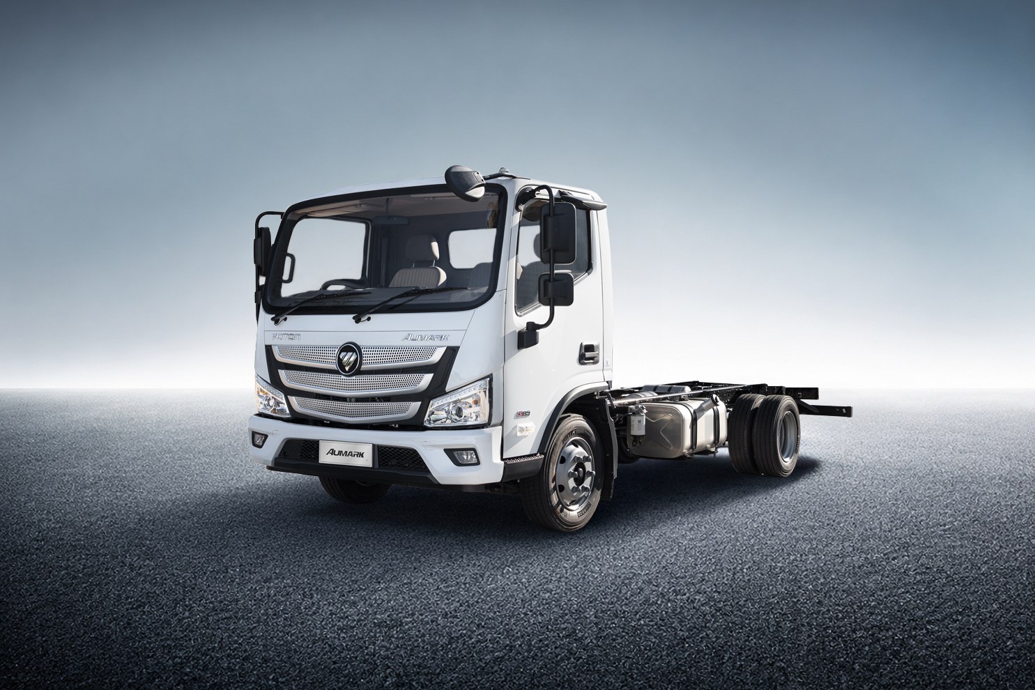Foton Aumark front three-quarter gallery view