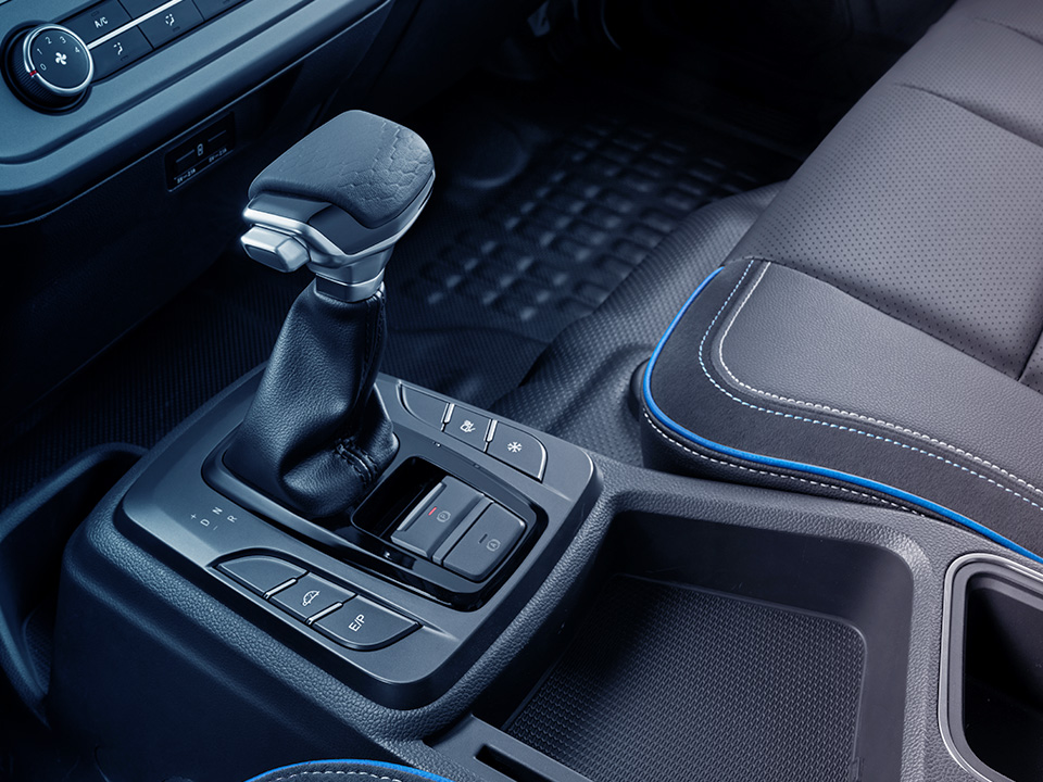 Foton Aumark centre console view