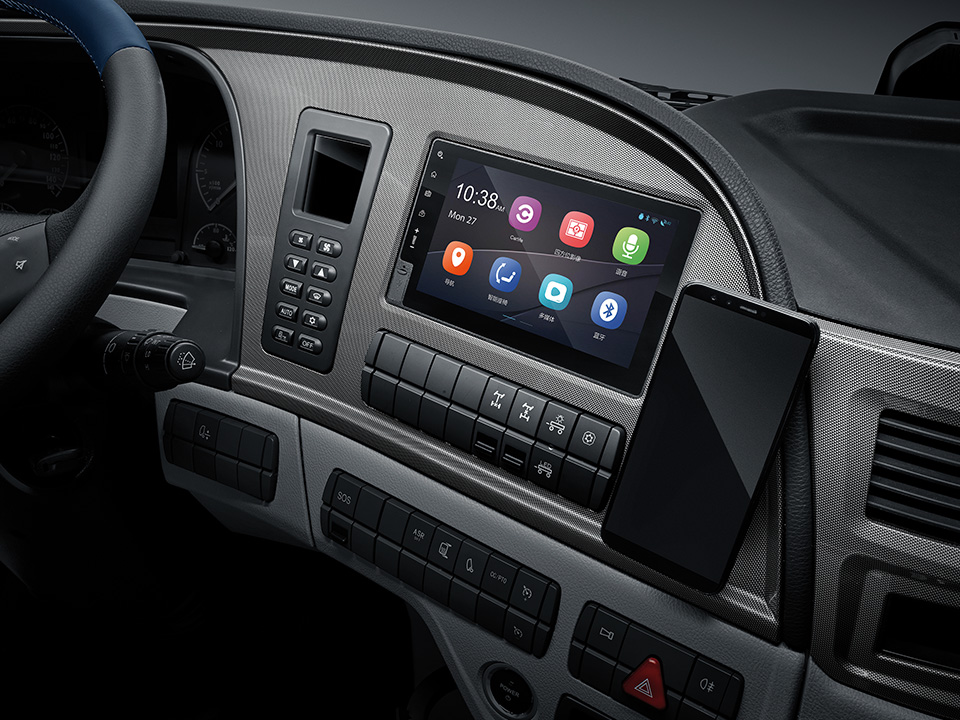 Foton Auman R dashboard and infotainment view