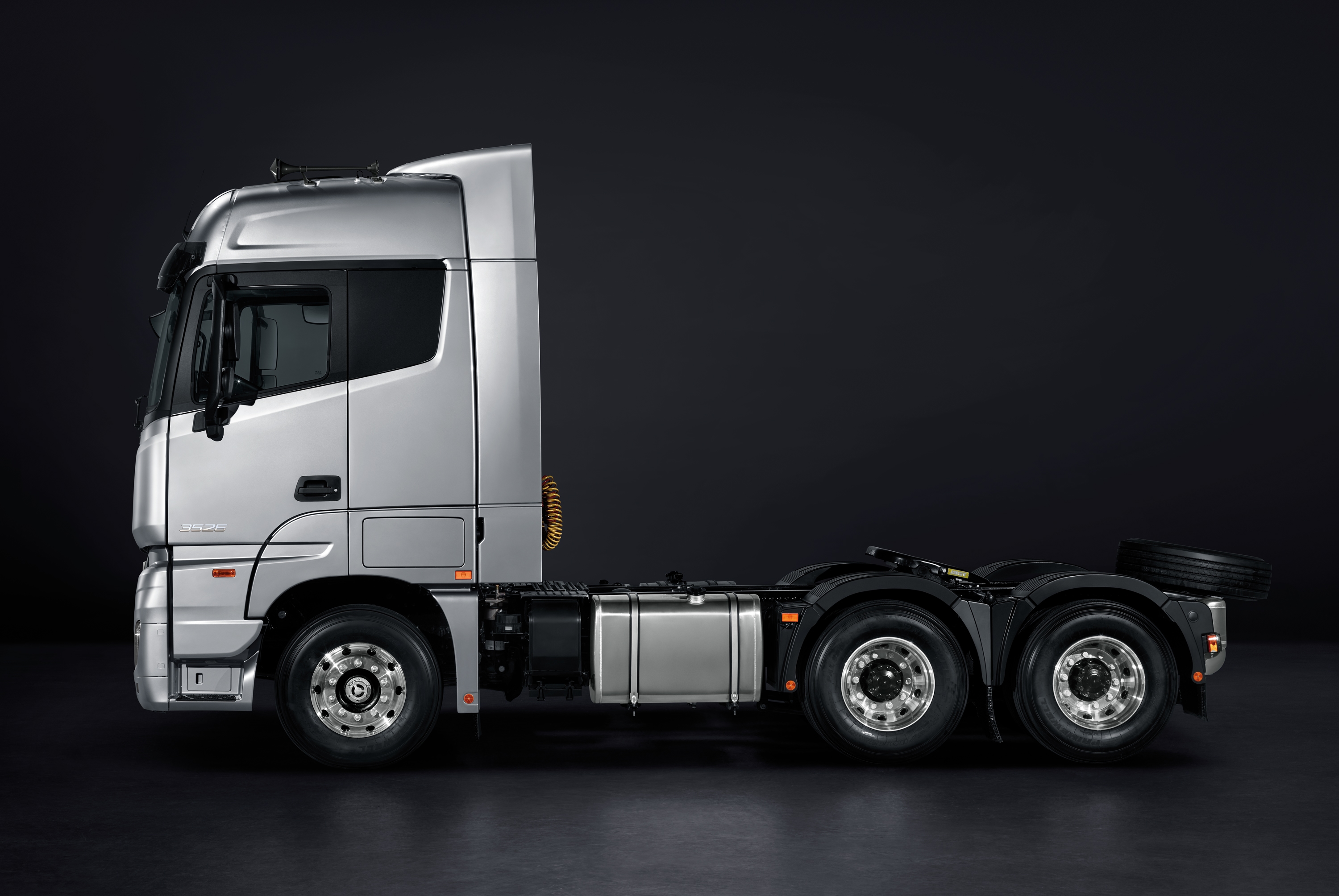 Foton Auman R side view